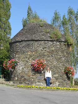 Dovecote at Lillemer, click for larger image.