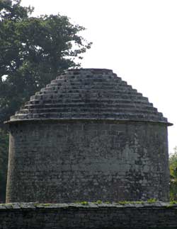 Kernuz dovecote, click for larger image.