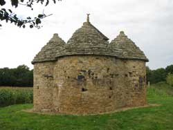 Planguenoual dovecote "side"